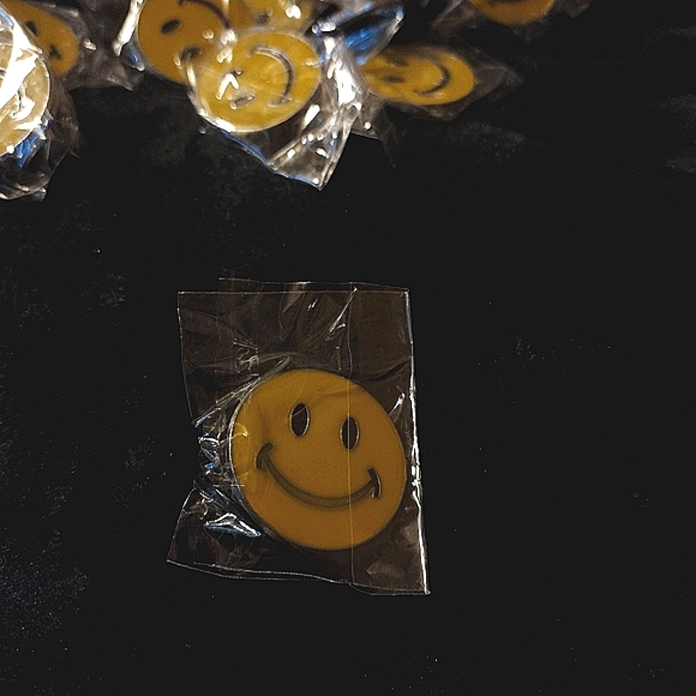 Smile Pins